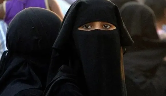 Bhopal Burkha Viral Video: भोपाल में एक लड़की को बुरखा उतारने के लिए मजबूर किया गया, वीडियो हुआ वायरल