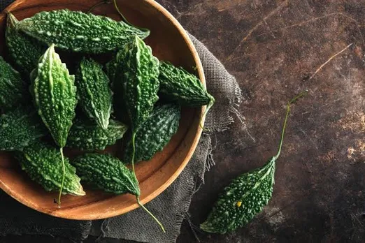Benefits of Bitter Gourd: करेले में छिपा है अच्छी सेहत का खजाना, आइए जानें इसके 5 फायदे