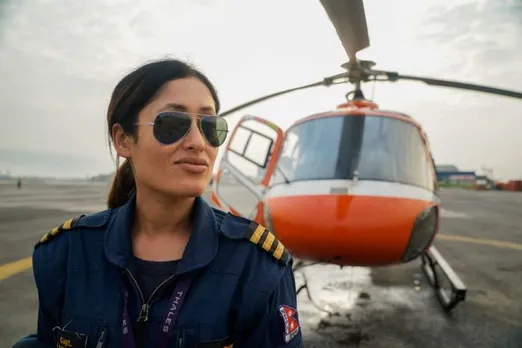 मिलिए नेपाल की अकेली महिला रेस्क्यू हेलीकॉप्टर पायलट, प्रिया अधकारी से
