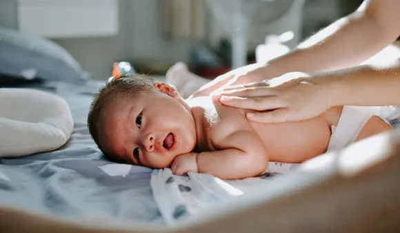 Heat Rash Remedies For Kids: छोटे बच्चों पर हीट रैश से कैसे छुटकारा पाएं