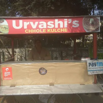 मिलिए उर्वशी यादव से - गुडगाँव की मशहूर छोले-कुलचे की रेडी चलाने वाली साहसी महिला