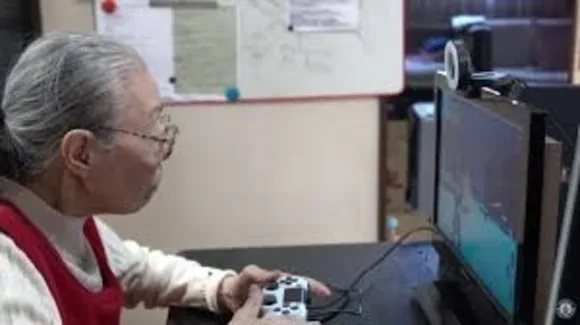 "मैं अपनी लाइफ को इंजॉय कर रही हूं" - 90 वर्षीय गेमिंग YouTuber
