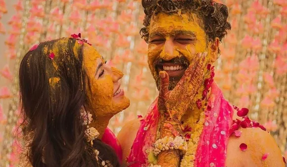Katrina and Vicky Haldi Photos: विक्की और कैटरीना ने शादी में खूब खेली हल्दी, कपल ने हल्दी फोटोज़ सभी के साथ शेयर की