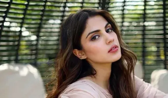 Riya Chakraborty in Big Boss 15?क्या रिया चक्रवर्ती बिग बॉस 15 में नज़र आने वाली हैं, अँधेरी स्टूडियो में दिखी रिया एक्ट्रेस