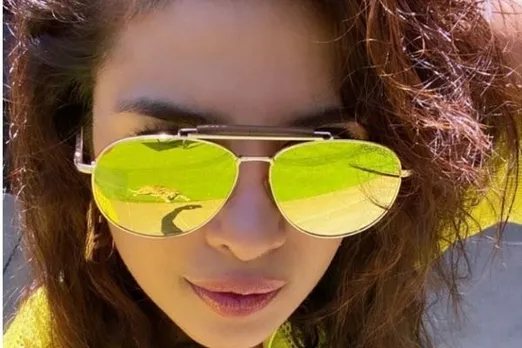 Priyanka Chopra Pic : प्रियंका चोपड़ा ने लेमनेड बनाते हुए कि फोटो शेयर