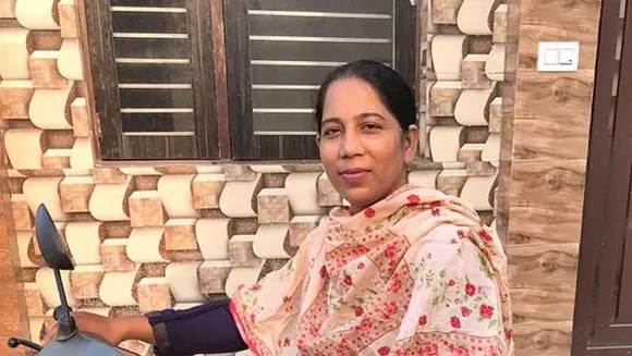 मिलिए लुधियाना शहर की पहली महिला बाइक-टैक्सी ड्राइवर से