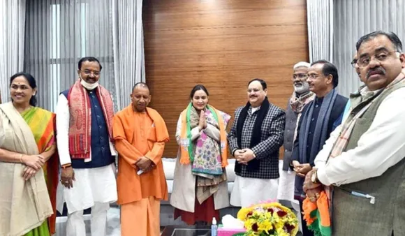 मुलायम सिंह की बहु BJP में शामिल हुई, अखिलेश यादव की बात पर कहा "राष्ट्र धर्म" सबसे ऊपर है