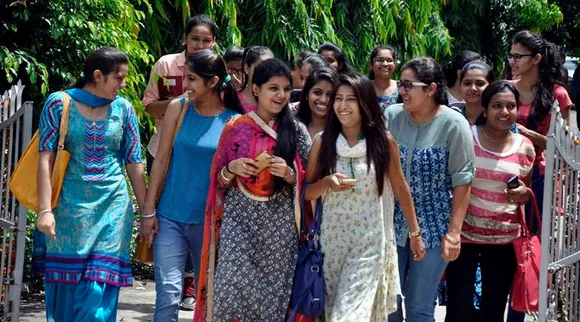 कर्नाटक में 14 जनवरी के बाद प्रथम और द्वितीय वर्ष के कॉलेज छात्रों की रेगुलर क्लासेस दोबारा चालू होंगी