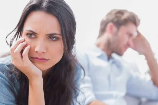 क्या है गैसलाइटिंग (Gaslighting)? इन 5 तरीकों से करता है आपके जीवन को प्रभावित