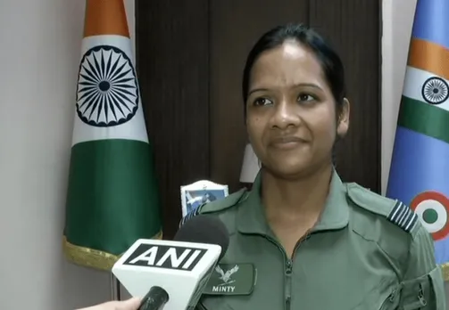 पाक के हवाई हमले को रोकने में मदद करने वाली महिला फाइटर कंट्रोलर को युद्ध सेवा मेडल से नवाज़ा गया