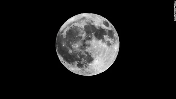 नासा ने 2024 तक पहली महिला को चंद्रमा पर उतारने की योजना बनाई