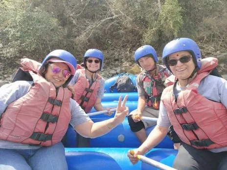 पूरे भारत में अकेले ट्रेवल करने वाली नानियों से मिलिए