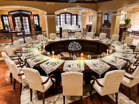 Maharaja Table at Daniells Tavern