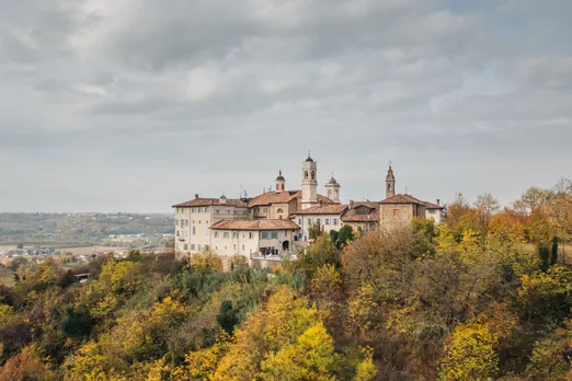 RĒGULA 2025 AWARD HONOURS ARCHITECT STEFANO TARDITO’S MASTERFUL RESTORATION OF BORGO MONCHIERO HERITAGE BY ATMOSPHERE (2)
