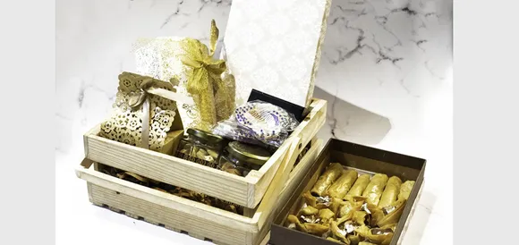 Illuminate this Diwali with an exquisite hamper by Hemant Oberoi