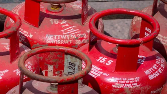LPG Gas Cylinder Leak: কীভাবে বুঝবেন আপনার গ্যাস সিলিন্ডার লিক করছে কি না?