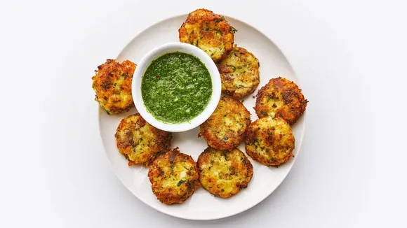 Aloo Tikki Recipe: ঘরেই কী ভাবে বানাবেন আলু দিয়ে সুস্বাদু টিক্কি