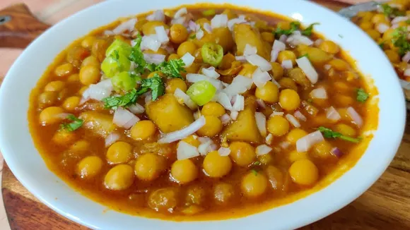 Ghugni Recipe in Bengali: বাড়িতে সহজেই বানান দোকানের মতো ঘুগনি