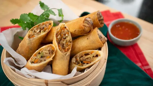 Tasty Evening Snacks: শীতকালীন সবজি দিয়ে ঘরে কীভাবে বানাবেন ভেজ স্প্রিং রোল জেনে নিন