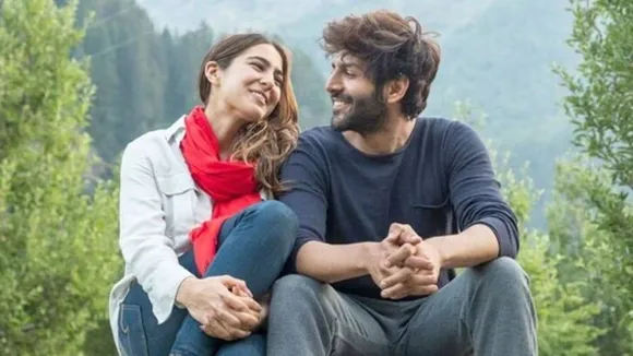 প্রাক্তনের সঙ্গে ফের উদ্দাম রোম্যান্স কার্তিকের! 