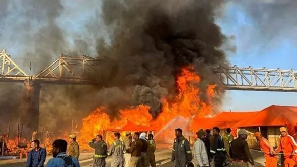 Prayagraj Maha kumbh Mela Fire: প্রয়াগরাজের মহা কুম্ভে বিধ্বংসী আগুন