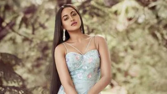 Sonakshi Weight Loss:  ডবল এক্সেল থেকে এখন একদম 'স্লিম অ্যান্ড ট্রিম', কী ভাবে ওজন কমিয়ে তন্বী হয়ে ওঠেন সোনাক্ষী? 