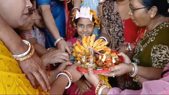 Malda Upanayan: মেয়ের পৈতে দেওয়ার সিদ্ধান্তে প্রতিবেশী থেকে বাড়ির আত্মীয়েরা সকলেই সম্মতি দিয়েছে