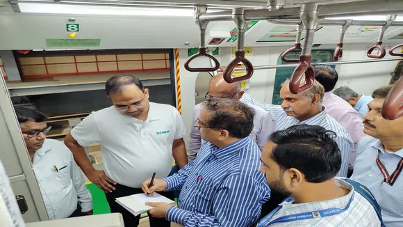 kolkata metro. 