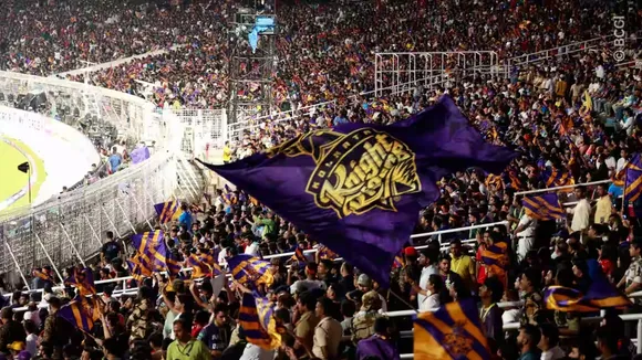 IPL: শনিবারের ম্যাচে ইডেনের গ্যালারিতে দর্শকদের উন্মাদনা