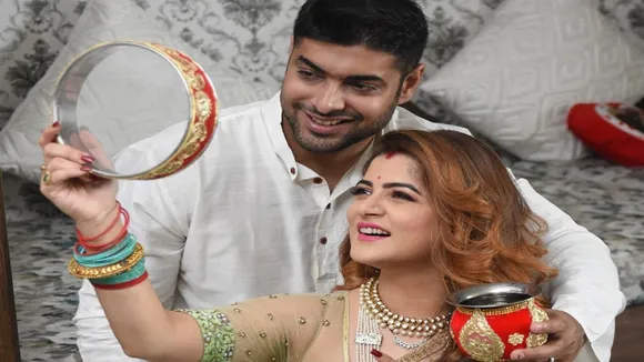  চুপিসারেই ডিভোর্স হয়ে গেল রোশন-শ্রাবন্তীর