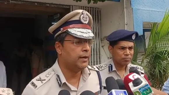 2 arrested for murdering father and son in Murshidabad had planned to flee to Bangladesh,মুর্শিদাবাদে বাবা-ছেলেকে খুনে গ্রেফতার ২