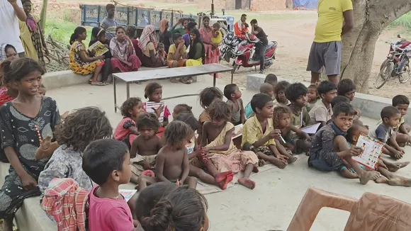 Teacher Somesh Mondals initiative to educate the children of brick kiln workers in Purbasthali East Burdwan,পূর্ব বর্ধমানের পূর্বস্থলীতে ইটভাটার শ্রমিকদের লেখাপড়া করানোর দায়িত্ব শিক্ষক সোমেশ মণ্ডলের