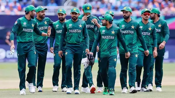 PCB unpaid dues: বকেয়া মাইনে না পেয়ে পাক ক্রিকেট বোর্ডের মুখে চুনকালি দিলেন অজি তারকা