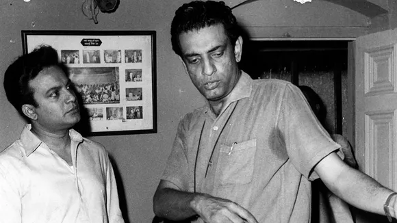 'নায়ক'-এ কেন তৃপ্ত সত্যজিৎ রায়?