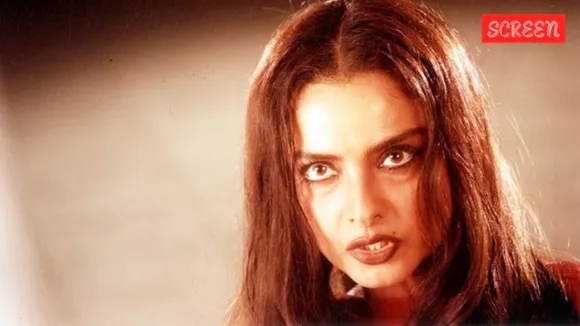 কেন রেগে কাঁই রেখা?