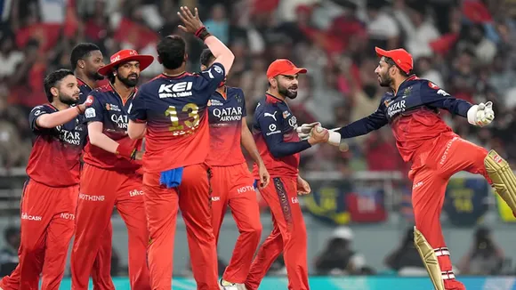 PBKS vs RCB: রয়্যাল চ্যালেঞ্জার্স বেঙ্গালুরু পাঞ্জাব কিংসকে বিধ্বস্ত করে আইপিএলের ফাইনালে