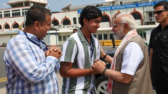Vaibhav touches PM Modi's feet: প্রধানমন্ত্রী নরেন্দ্র মোদীর পা ছুঁয়ে প্রণাম করলেন বৈভব