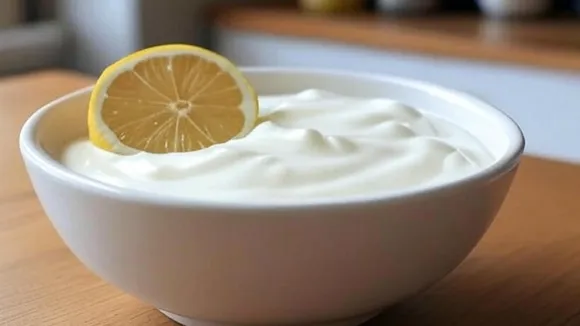 Dandruff Removal Lifestyle: প্রাকৃতিক উপায়েই খুশকি দূর করুন। 