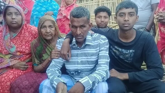 Malda youth missing for 15 years found in Uttar Pradesh,  missing person reunited after 15 years  ,Malda man found after 15 years,  family reunion after long disappearance  ,missing youth located in UP ,মালদা যুবক ১৫ বছর নিখোঁজ,  উত্তরপ্রদেশে মালদার নিখোঁজ যুবক উদ্ধার,  নিখোঁজ যুবকের সন্ধান ১৫ বছর পর  ,পরিবারের সঙ্গে পুনর্মিলন  ,নিখোঁজ ব্যক্তির ফিরে আসা,Malda News,Maldah,west bengal news today,latest bengali news,bengali news today,পশ্চিমবঙ্গের খবর