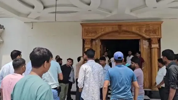 Jangipur  ,MLA Jakir Hossain,  TMC office clash  ,Factional conflict,  Physical altercation , Political violence,  Intra-party fight  ,Injuries reported,জঙ্গিপুর,  জাকির হোসেন  ,বিধায়কের কার্যালয়  ,তৃণমূল সংঘর্ষ,  গোষ্ঠী কোন্দল,  মারপিট  ,রাজনৈতিক হিংসা  ,সস্পৃক্ততা