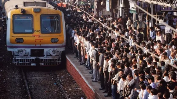 thane-mumbra-local-train-accident