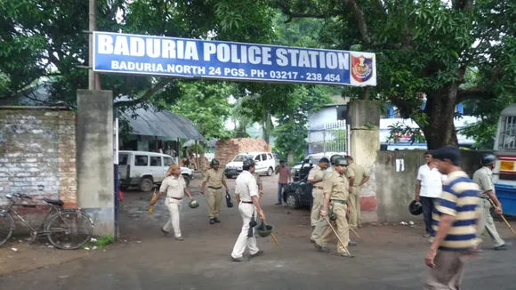 Rohingya arrested in Baduria  ,Rohingya infiltration North 24 Parganas  ,Rohingya immigrant caught,  Bangladeshi national detained,  Police operation Baduria  ,Rohingya refugee arrest  ,Illegal immigrant North 24 Parganas,  Border security Rohingya issue,বাদু়ডিয়া রোহিঙ্গা আটক  ,উত্তর ২৪ পরগনা রোহিঙ্গা,  রোহিঙ্গা অনুপ্রবেশ  ,বাংলাদেশি নাগরিক আটক,  পুলিশি অভিযান উত্তর ২৪ পরগনা  ,রোহিঙ্গা গ্রেফতার বাদুড়িয়া,  সীমান্ত এলাকায় নিরাপত্তা  ,অনুপ্রবেশকারী রোহিঙ্গা
