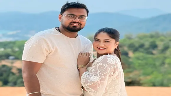 উৎকণ্ঠায় ক্যাপ্টেন পত্নী ও শিল্পী দেবলীনা