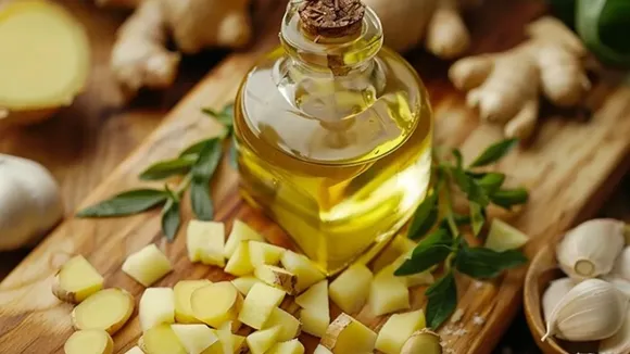 Natural Remedy For Grey Hair: আদায় রয়েছে অ্যান্টিব্যাকটেরিয়াল বৈশিষ্ট্য।