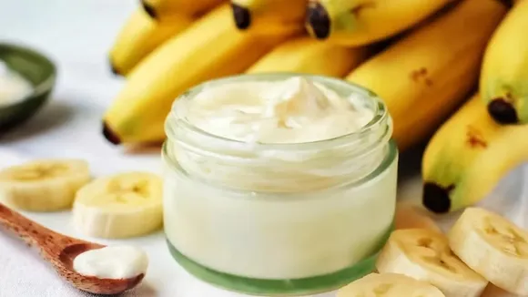 Using Yogurt: দইয়ের দৌলতেই চুল করুন সিল্কি।