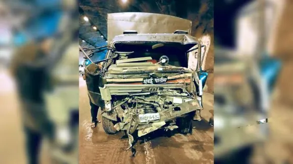 illegal Bangladeshi nationals, Lohegaon airport, illegal Bangladeshi nationals deportation, deportation, Mumbai-Pune Express highway, Indian express news, current affairs,অবৈধ বাংলাদেশি,পুণে এক্সপ্রেসওয়ে,বাংলাদেশি