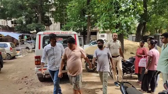 Bongaon loan fraud medical identity,  borrowed ₹21 lakh disappeared Bongaon  ,impersonating Bangladeshi national Bongaon  ,two arrested Bongaon medical loan scam,  Bongaon fake identity loan case,বনগাঁ চিকিৎসা নামে ২১ লক্ষ টাকা ধার  ,বাংলাদেশি পরিচয়ে ঋণ নিয়ে উধাও বনগাঁ,  বনগাঁ গ্রেফতার দুইজন ঋণ প্রতারণা,  চিকিৎসা ছদ্মবেশে টাকা হাতানো বনগাঁ  ,বনগাঁ ঋণ প্রতারণা মামলা