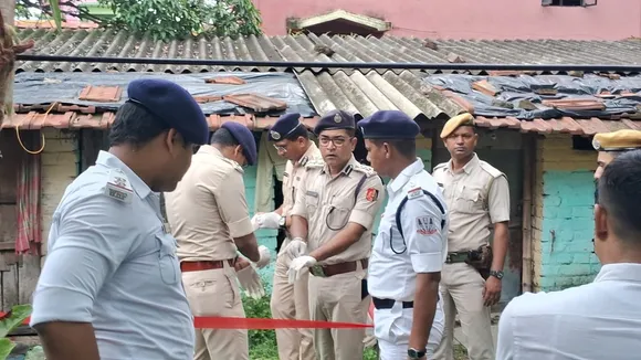 Baidyabati couple found dead July 3 2025,Manish Bhaduri Aparna Majhi body recovered Hooghly,Baidyabati mysterious death July 2025,Hooghly Baidyabati double death investigation,Manish and Aparna killed Hooghly,বৈদ্যবাটিতে যুগলের দেহ উদ্ধার ৩ জুলাই ২০২৫,মণীশ ভাদুড়ি অপর্ণা মাঝি মৃতদেহ হুগলি,বৈদ্যবাটি রহস্যমৃত্যু যুগল সংবাদ,হুগলি বৈদ্যবাটি গৃহহত্যা তদন্ত,মণীশ অপর্ণা ধারালো অস্ত্র ঝগড়া