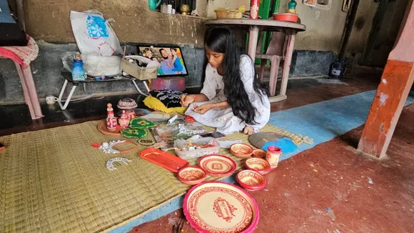 Arambagh Anwesha Samanta wedding topor business  ,Anwesha Samanta kolkata rural entrepreneur topor  ,wedding headgear artisan West Bengal  ,Arambagh handmade mukut livelihood,আরামবাগ অন্বেষা সামন্ত বিয়ের টুপি  ,অন্বেষা সামন্ত মুকুট তৈরি  ,আরামবাগ হস্তশিল্পী রোজগার,  বিয়ের টুপি হস্তশিল্প আরামবাগ,Success Story