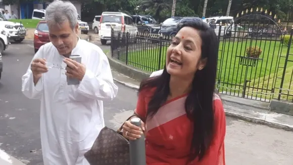 4 July 2025 Krishnanagar Mahua Maitra  ,faction clash  ,21 July preparations meeting  ,TMC infighting Krishnanagar , Mahua Maitra rally disturbance  ,local TMC conflict,  Nadia district  ,Krishnanagar meeting protest,৪ জুলাই ২০২৫ কৃষ্ণনগরে মহুয়া মৈত্র,  গোষ্ঠী দ্বন্দ্ব  ,একুশে জুলাই প্রস্তুতি সভা  ,বিশৃঙ্খলা  ,স্থানীয় তৃণমূল সংঘর্ষ  ,পুলিশ ব্যবস্থা,  নদীয়া জেলা,  সভা বিক্ষিপ্ত,Mahua Moitra